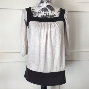 3/4 sleeve long top with beautiful embroidery